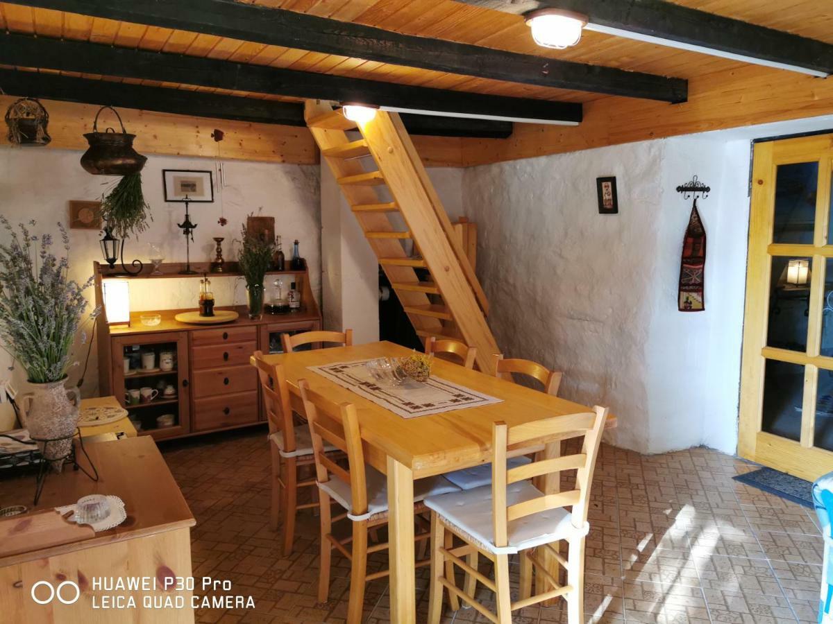 ドゥルヴェニック・マリ Authentic House Pelegrinkaヴィラ エクステリア 写真